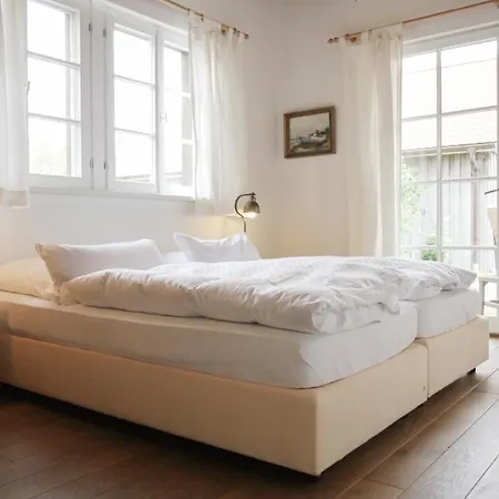 Am Achterwasser Mit Bootssteg *