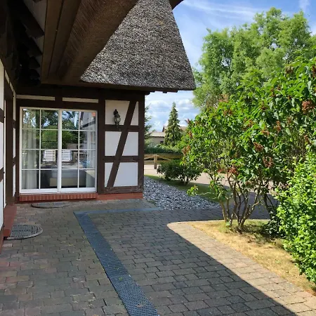 Am Achterwasser Mit Bootssteg * Grussow